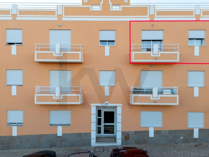 Apartamento T2 para Venda em Quelfes Foto 6