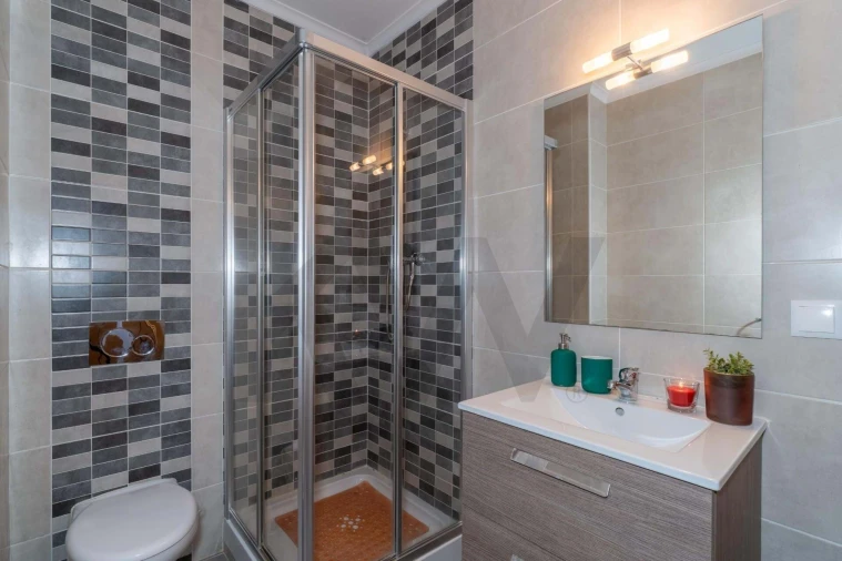 Apartamento T2 para Venda em Quelfes Foto 33