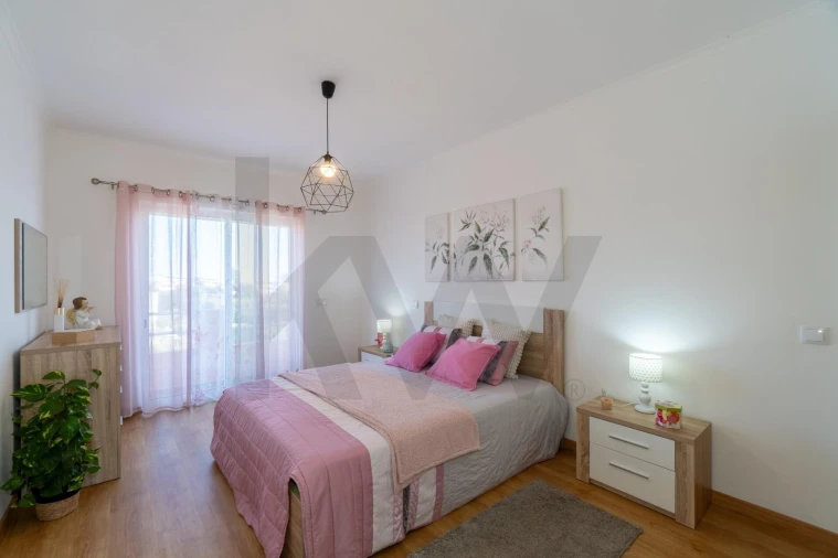 Apartamento T2 para Venda em Quelfes Foto 19