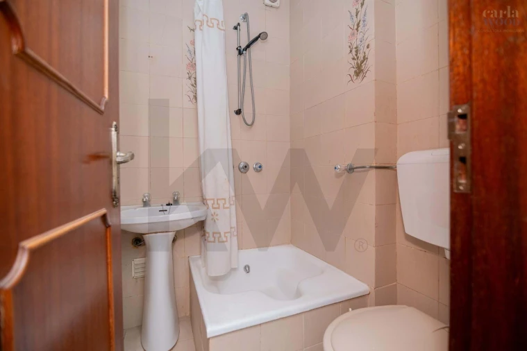 Apartamento T2 para Venda em Portimão Foto 12