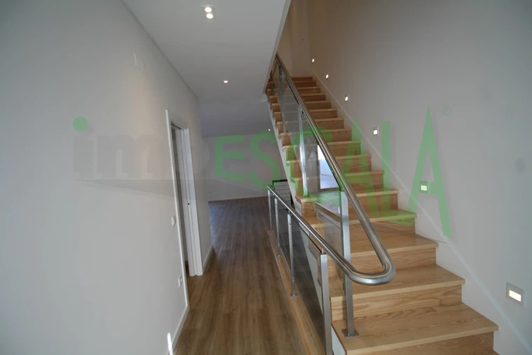 Moradia T3 para Venda em Aveiras de Cima Foto 11