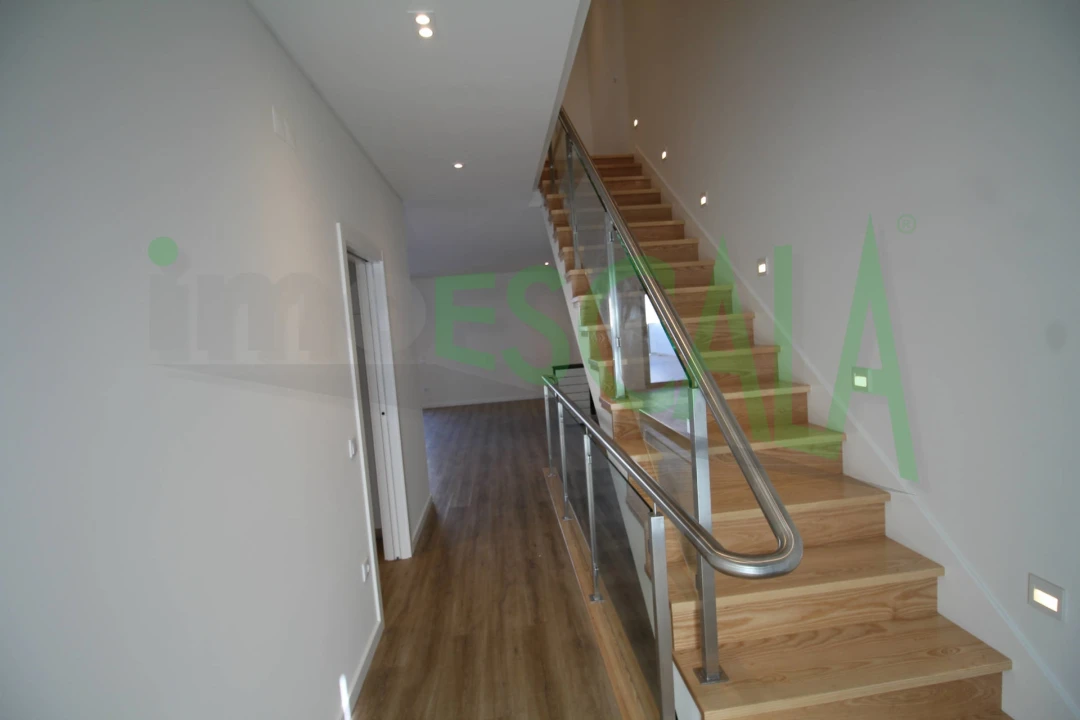 Moradia T3 para Venda em Aveiras de Cima Foto 11