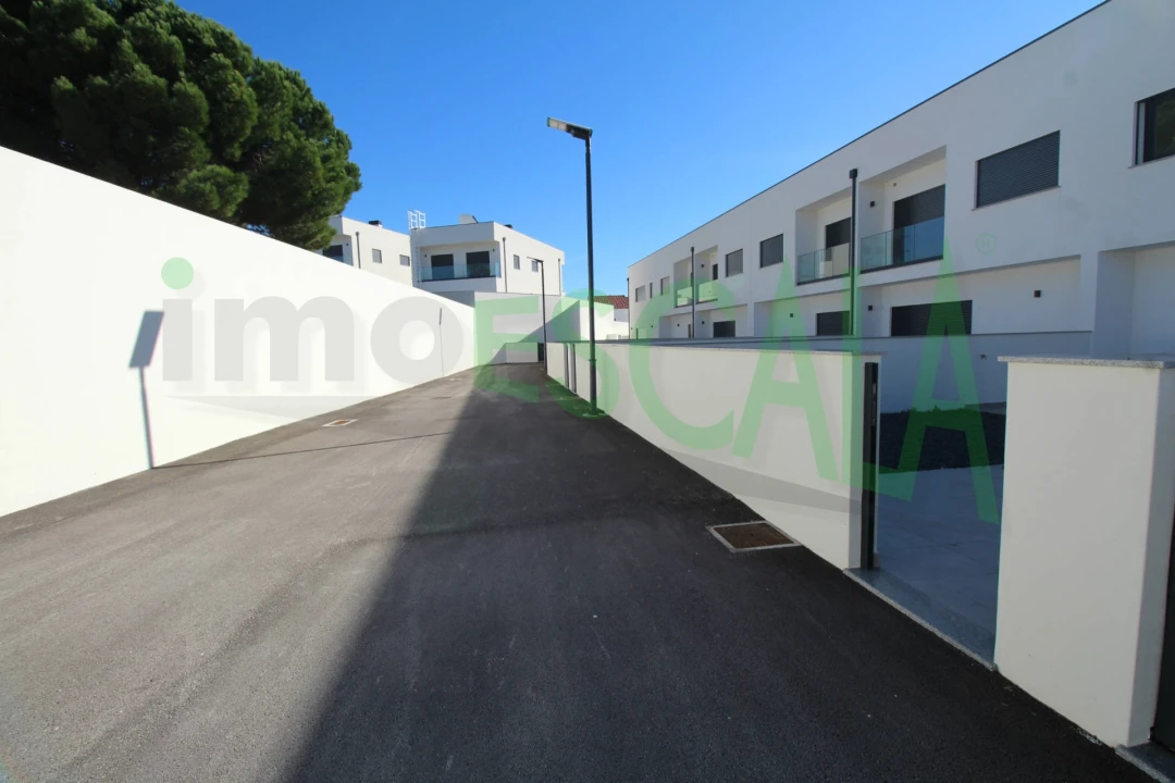 Moradia T3 para Venda em Aveiras de Cima Foto 38