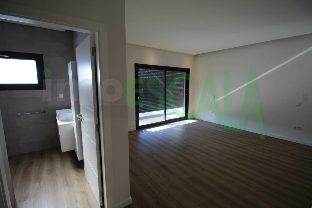 Moradia T3 para Venda em Aveiras de Cima Foto 17