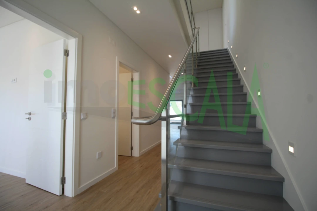 Moradia T4 para Venda em Aveiras de Cima Foto 11