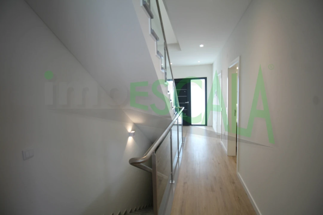 Moradia T4 para Venda em Aveiras de Cima Foto 14