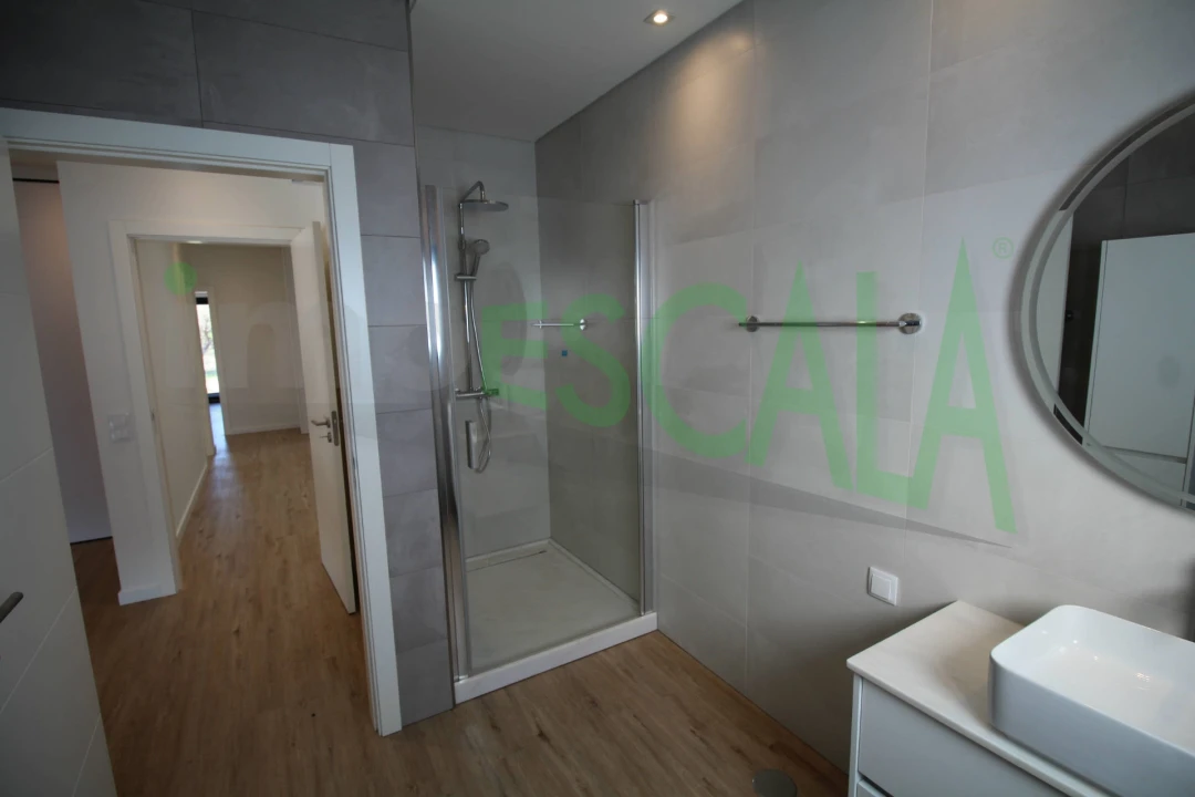 Moradia T4 para Venda em Aveiras de Cima Foto 28