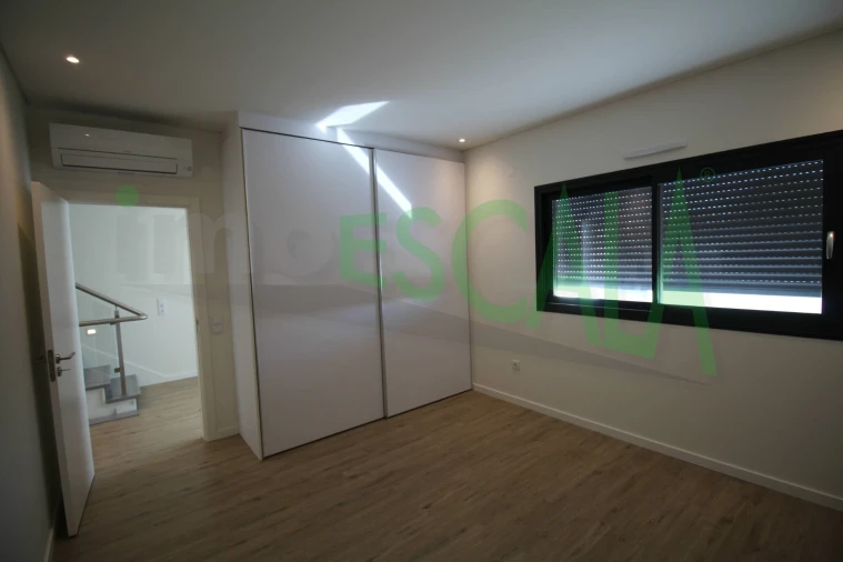 Moradia T4 para Venda em Aveiras de Cima Foto 16