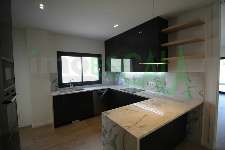 Moradia T4 para Venda em Aveiras de Cima Foto 5