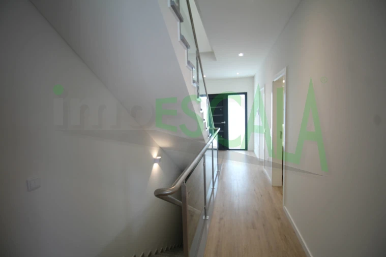 Moradia T4 para Venda em Aveiras de Cima Foto 14