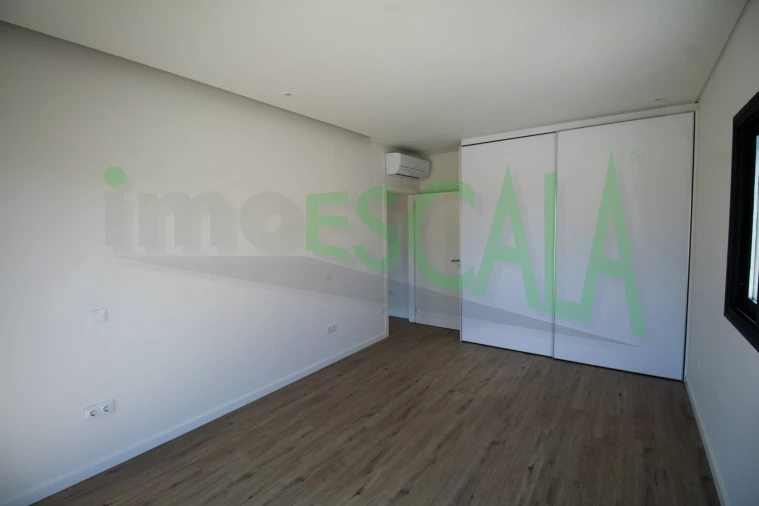 Moradia T4 para Venda em Aveiras de Cima Foto 21