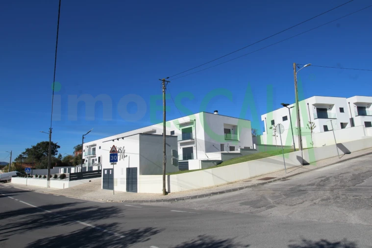 Moradia T4 para Venda em Aveiras de Cima Foto 47