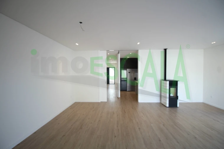 Moradia T4 para Venda em Aveiras de Cima Foto 9