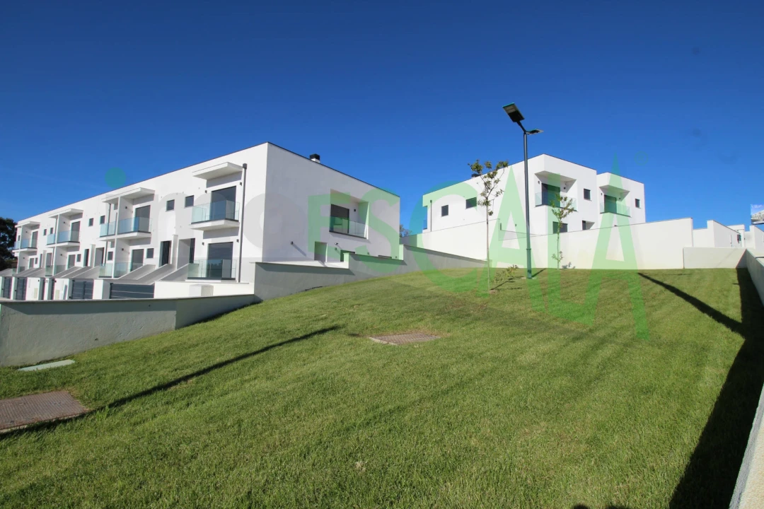 Moradia T4 para Venda em Aveiras de Cima Foto 46