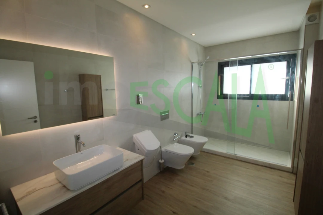 Moradia T4 para Venda em Aveiras de Cima Foto 19