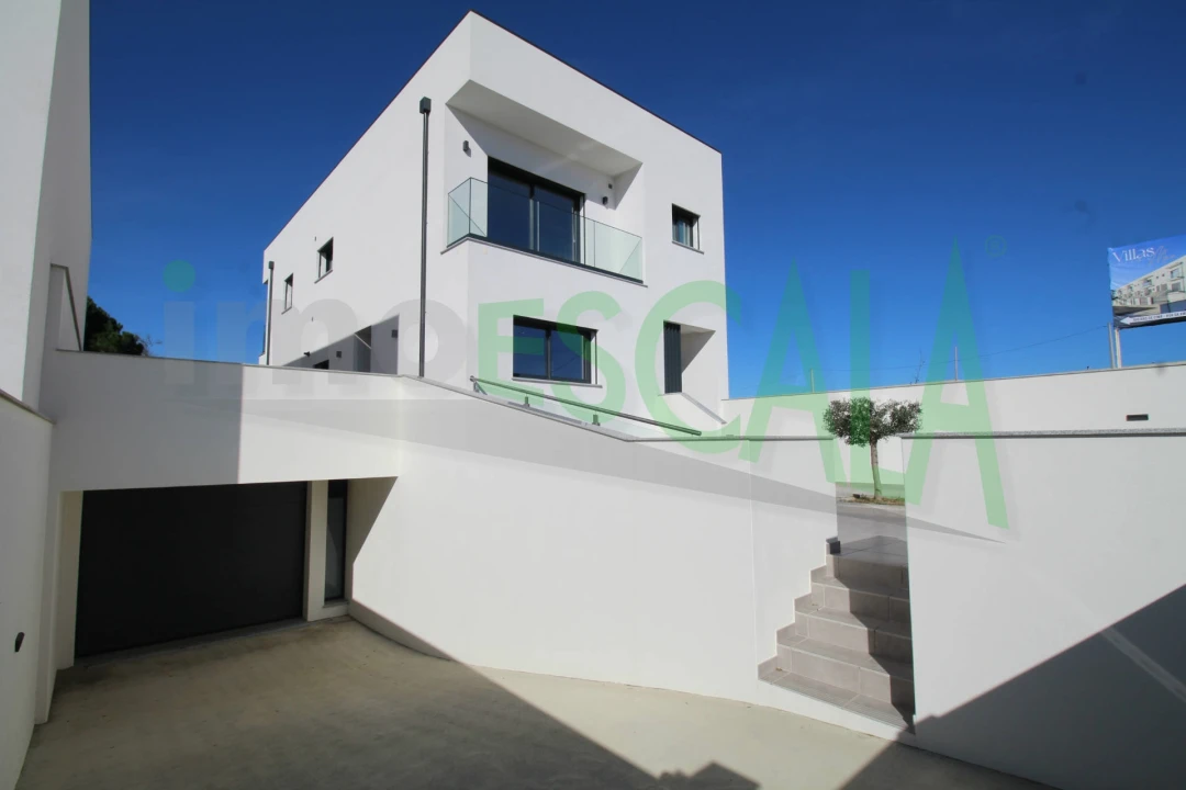 Moradia T4 para Venda em Aveiras de Cima Foto 1