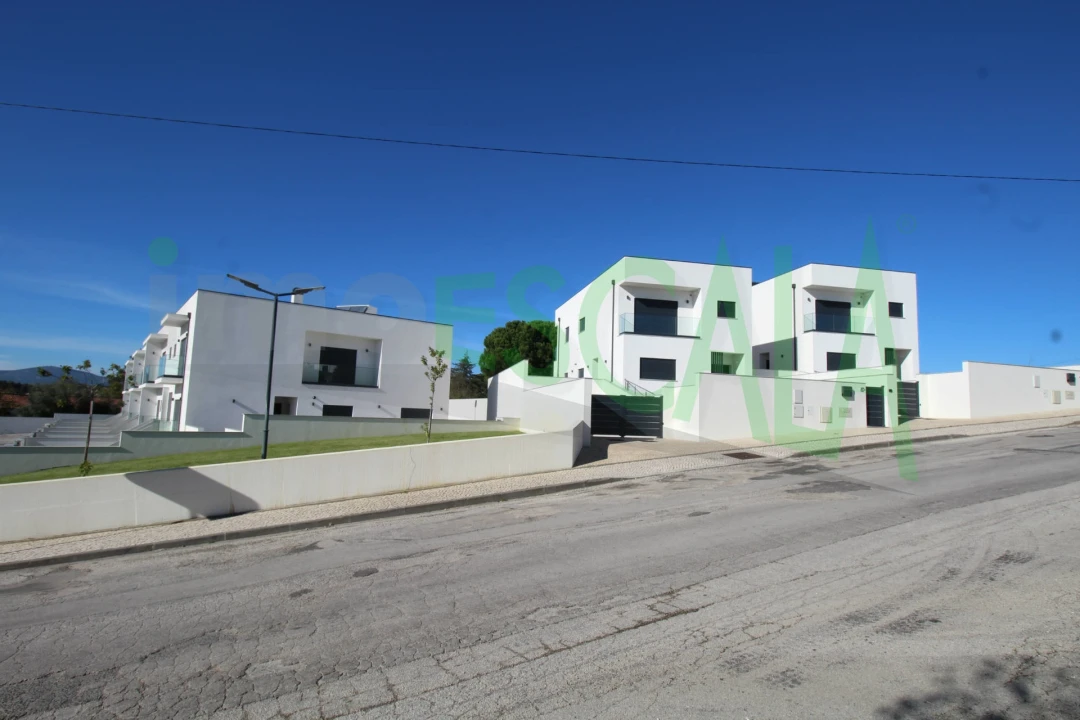 Moradia T4 para Venda em Aveiras de Cima Foto 45