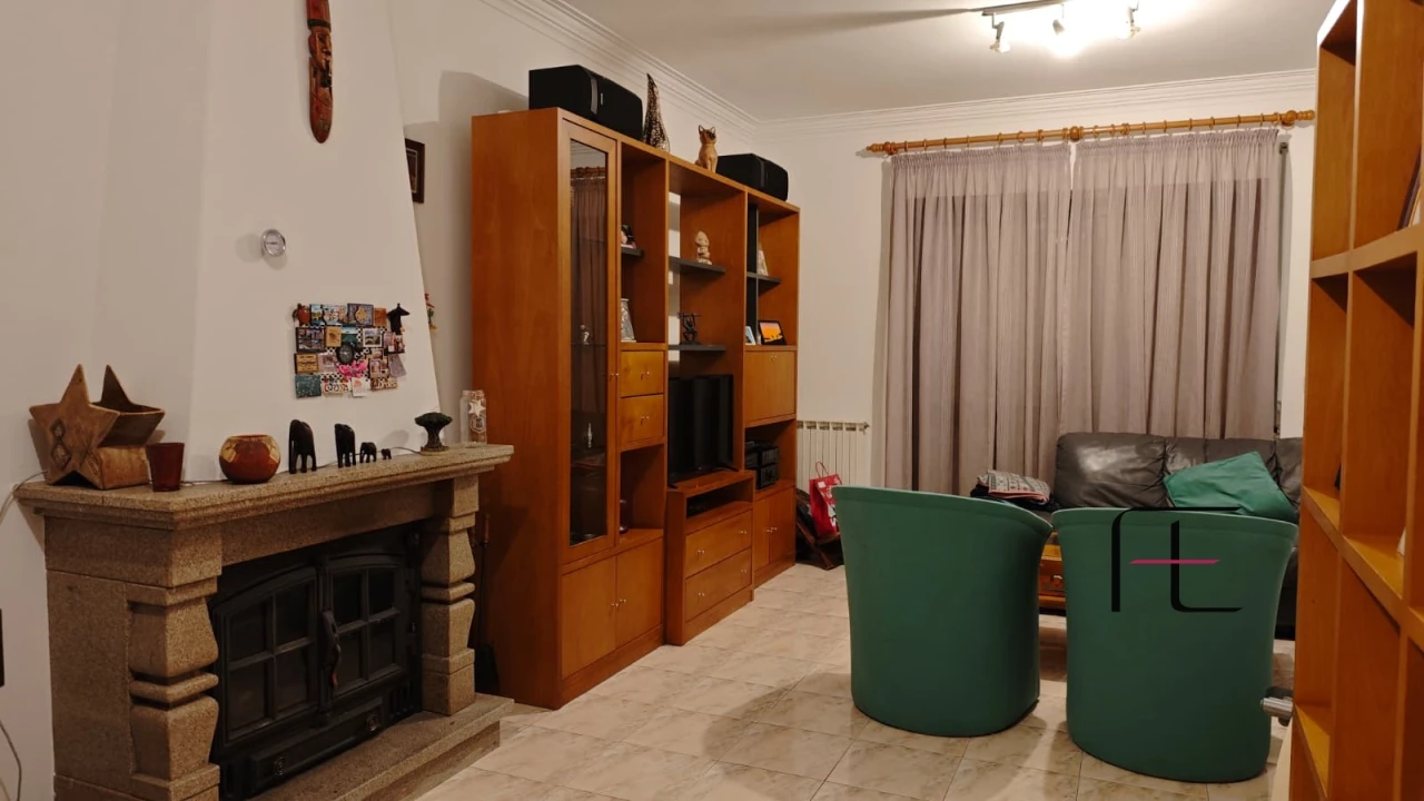 Moradia T3 para Venda em Fajões Foto 1