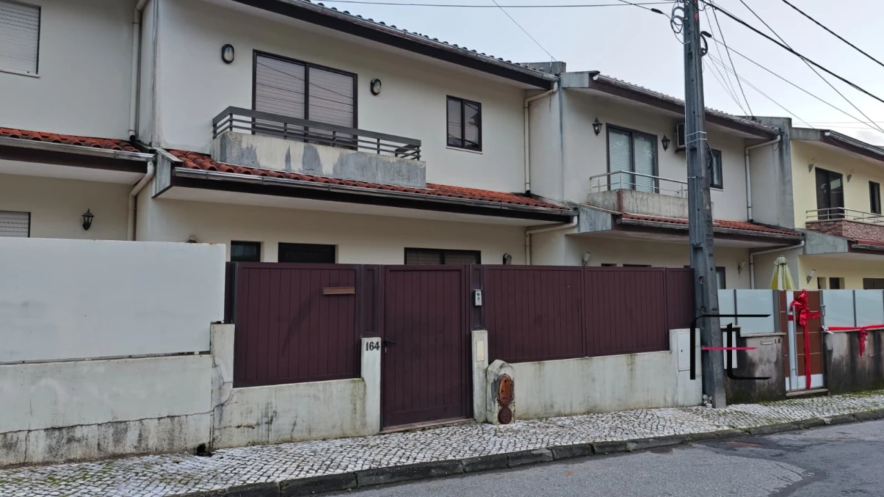 Moradia T3 para Venda em Fajões Foto 23