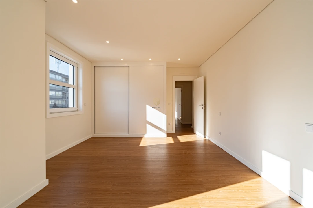 Apartamento T4 para Venda em Ramalde Foto 25