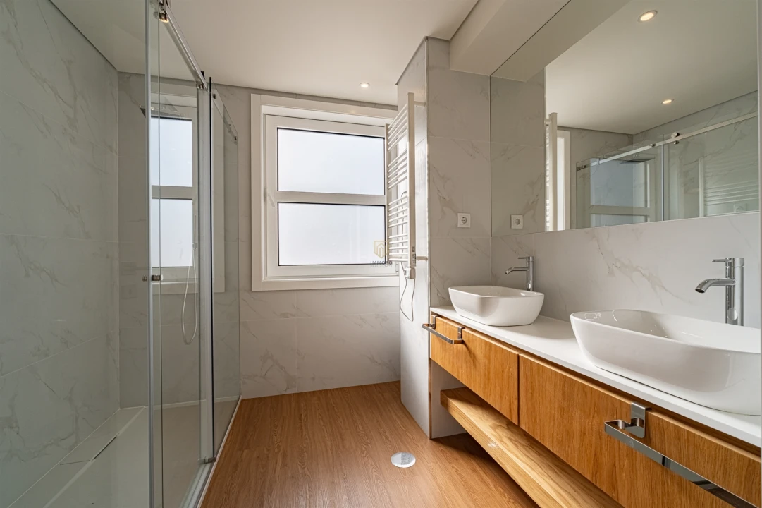 Apartamento T4 para Venda em Ramalde Foto 21