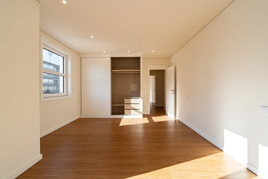 Apartamento T4 para Venda em Ramalde Foto 24