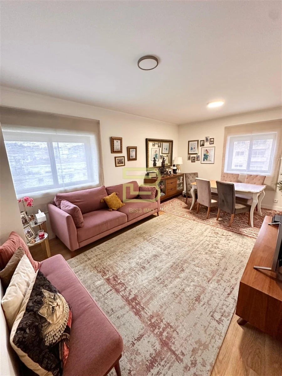 Apartamento T2 para Venda em Mafamude e Vilar do Paraíso Foto 1