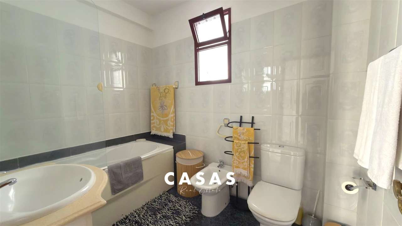 Apartamento T2 para Arrendamento em Caniço Foto 13