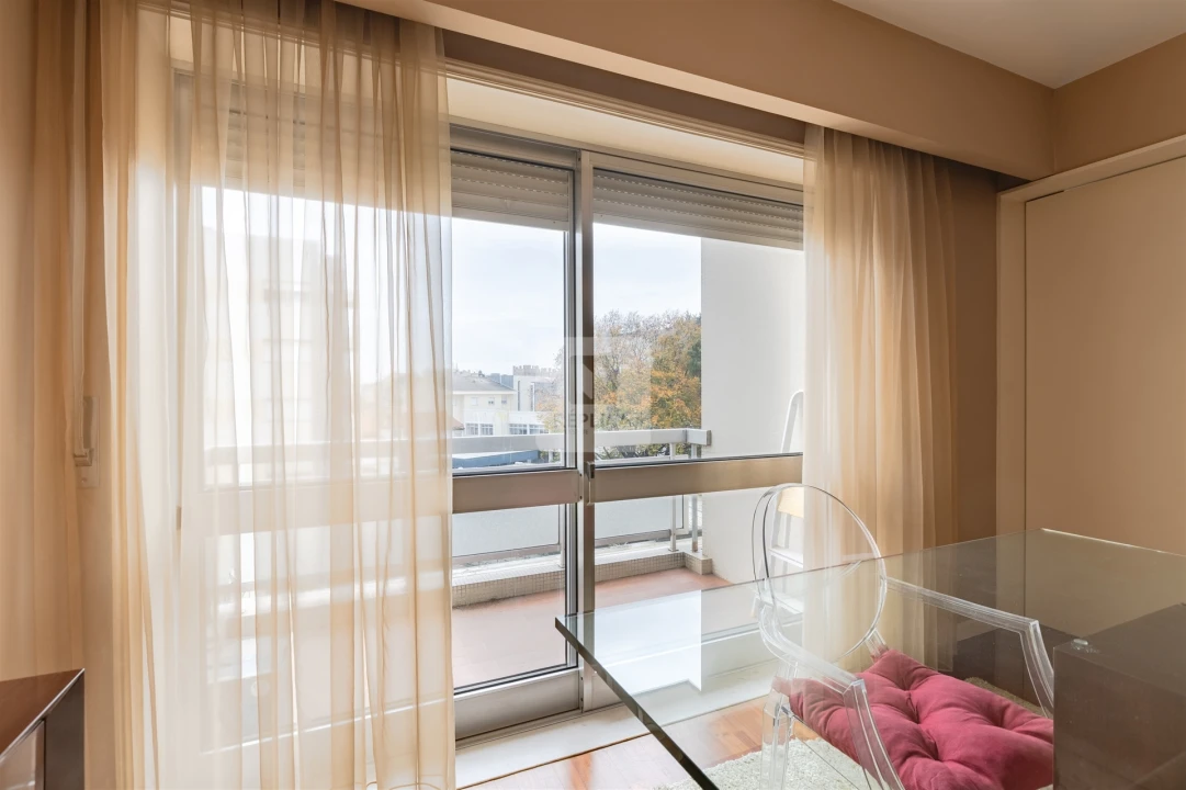 Apartamento T2 para Arrendamento em Paranhos Foto 5