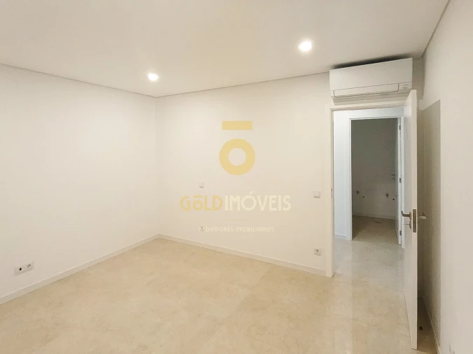 Moradia T3 para Venda em Recezinhos (São Mamede) Foto 27