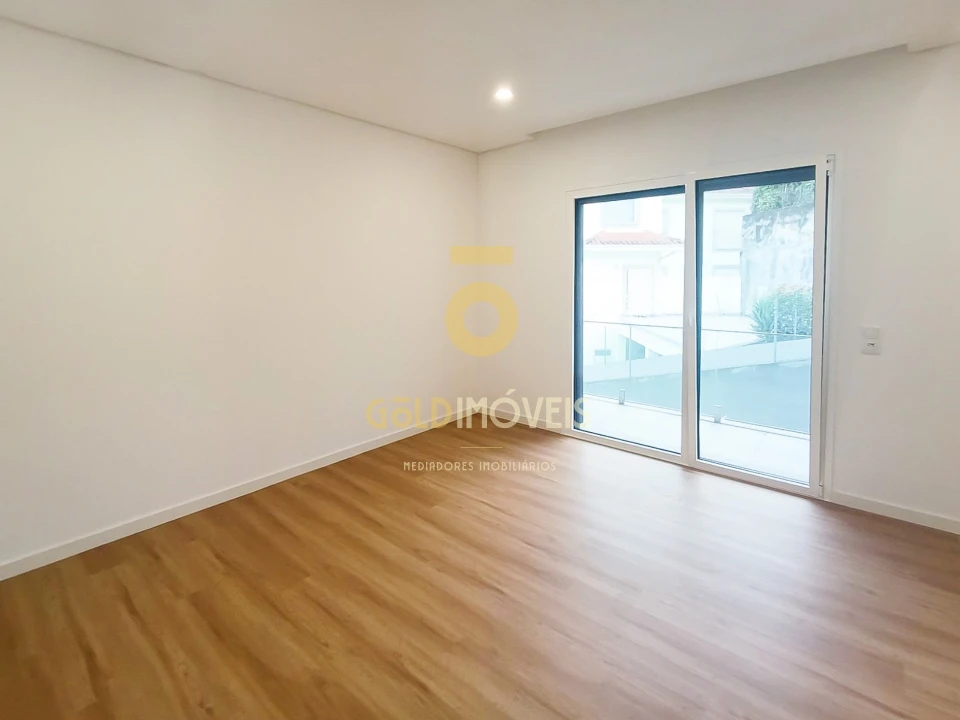 Moradia T3 para Venda em Recezinhos (São Mamede) Foto 16