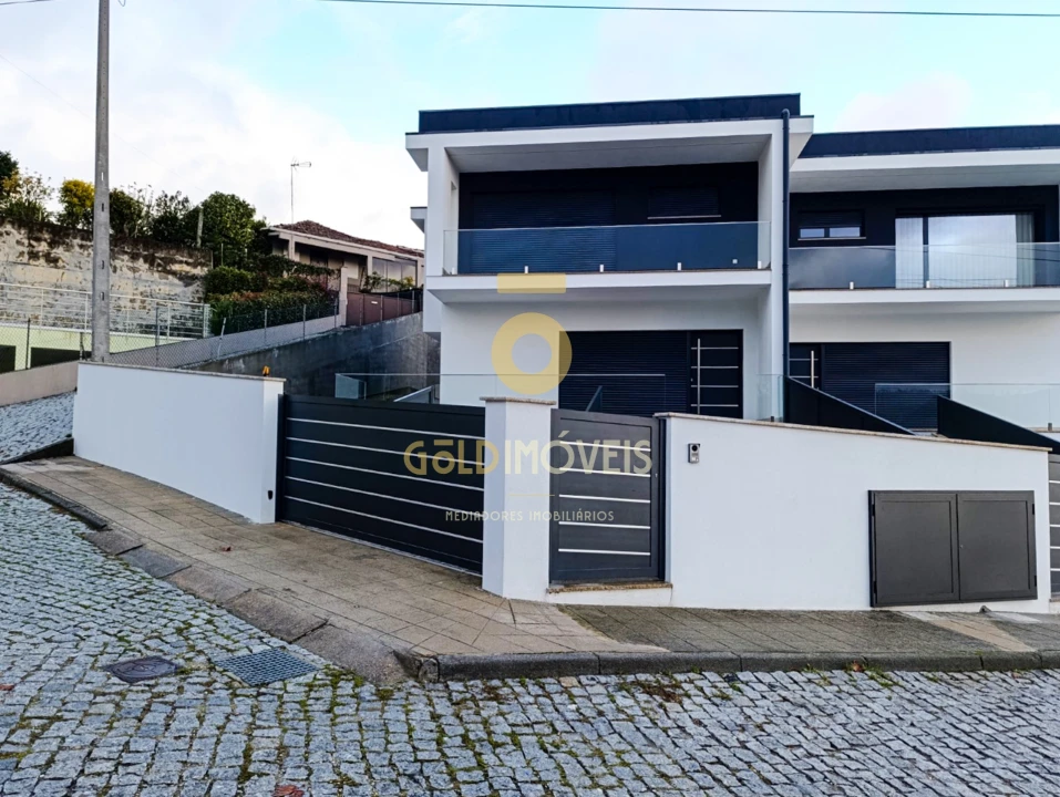 Moradia T3 para Venda em Recezinhos (São Mamede) Foto 40