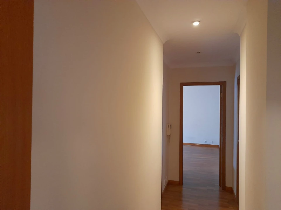 Apartamento T1 para Arrendamento em Santo Antonio dos Olivais Foto 12