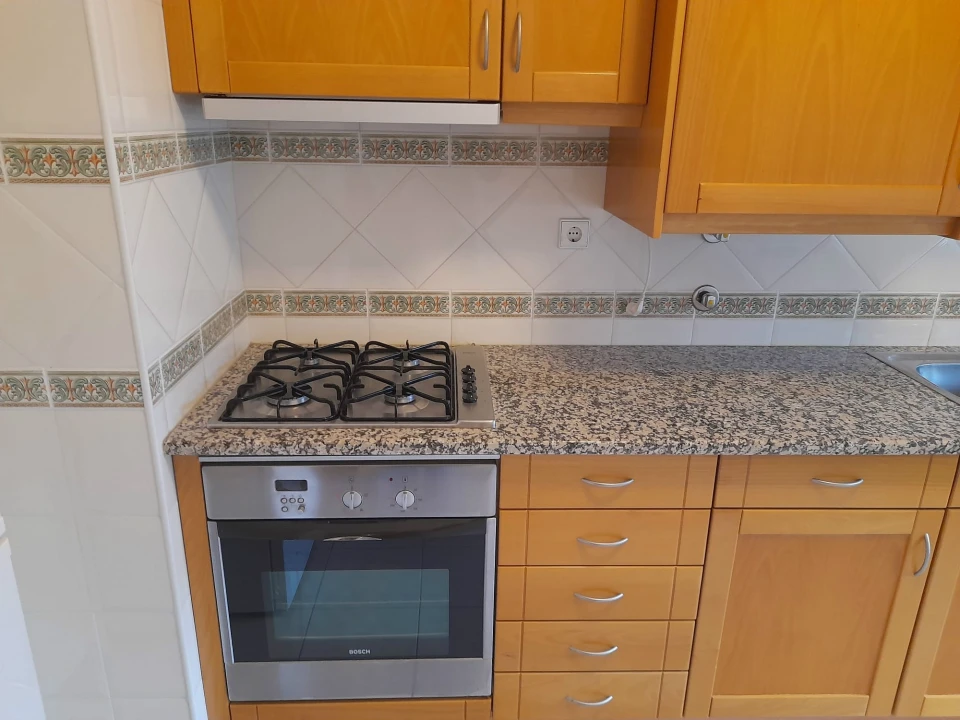 Apartamento T1 para Arrendamento em Santo Antonio dos Olivais Foto 7