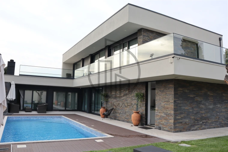 Moradia T4 para Venda em Louro Foto 59