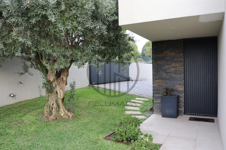 Moradia T4 para Venda em Louro Foto 57