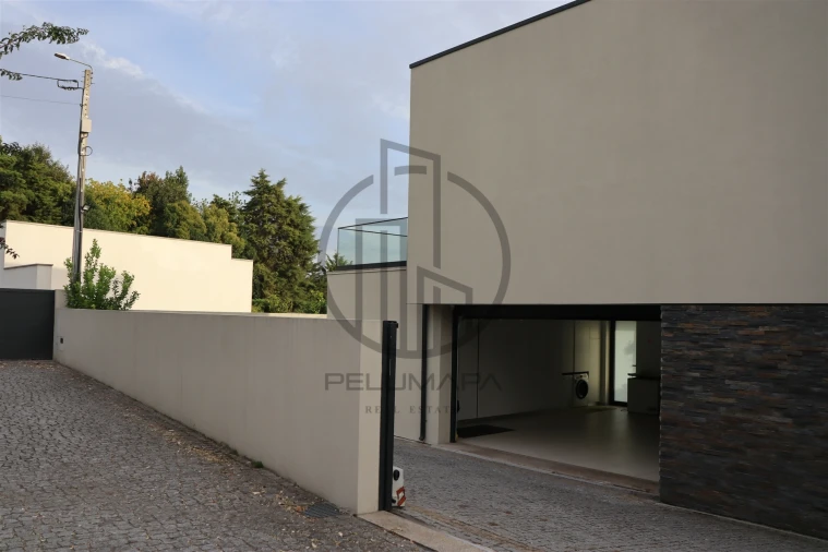 Moradia T4 para Venda em Louro Foto 47