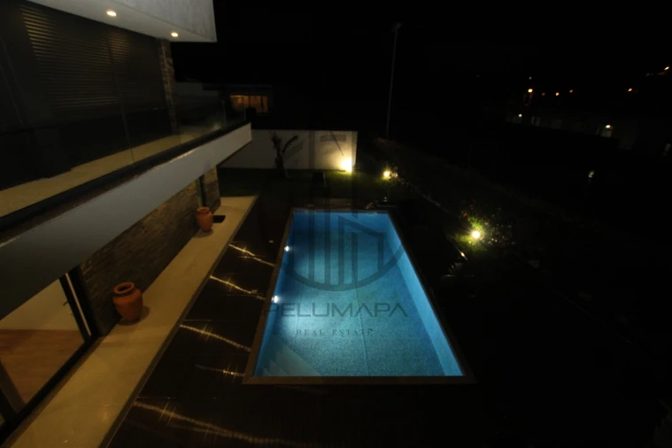 Moradia T4 para Venda em Louro Foto 28