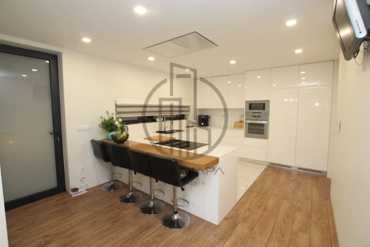 Moradia T4 para Venda em Louro Foto 15