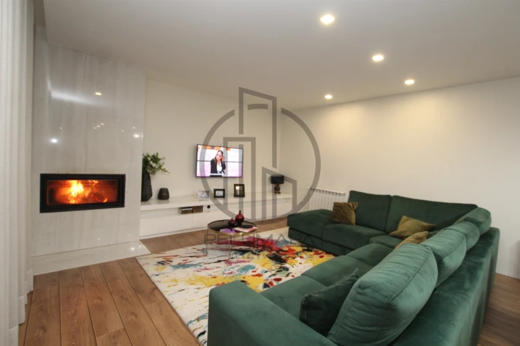 Moradia T4 para Venda em Louro Foto 12