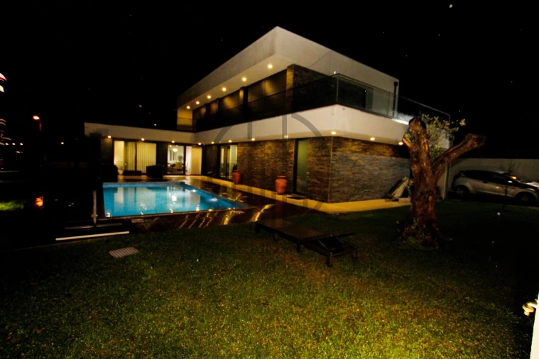 Moradia T4 para Venda em Louro