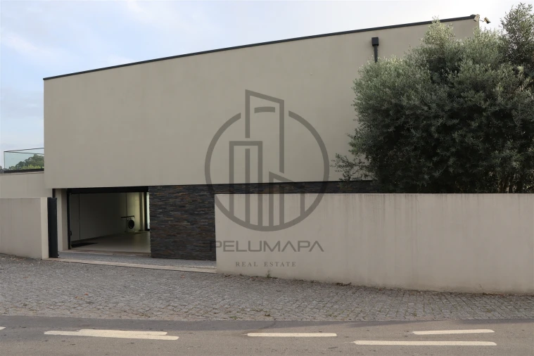 Moradia T4 para Venda em Louro Foto 48