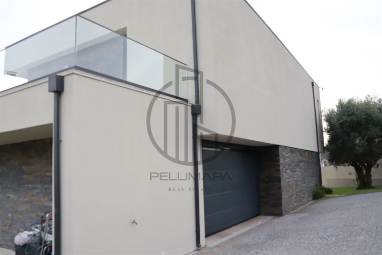 Moradia T4 para Venda em Louro Foto 62