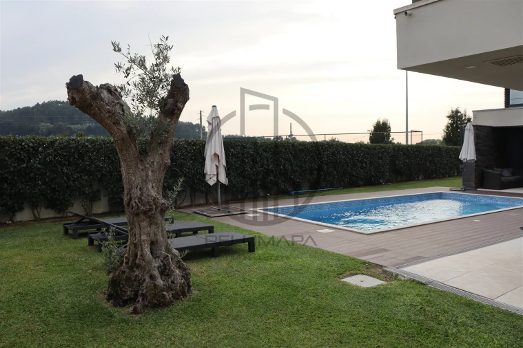 Moradia T4 para Venda em Louro Foto 50