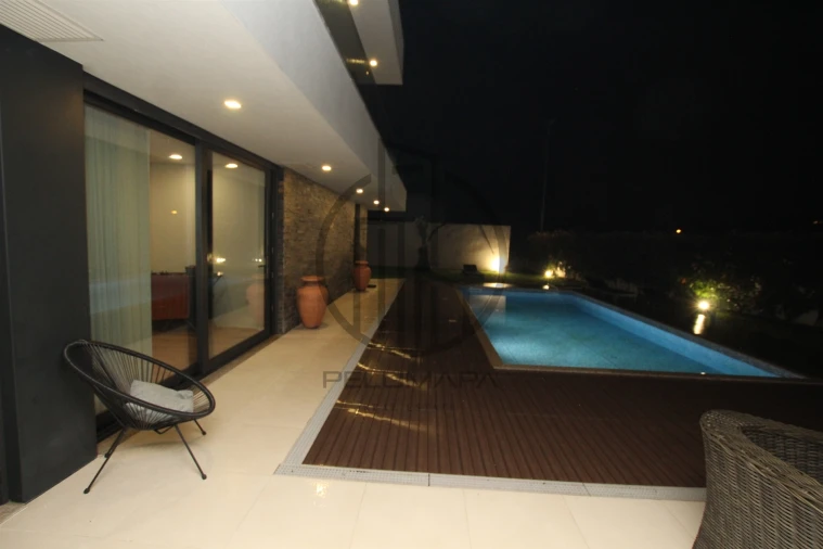 Moradia T4 para Venda em Louro Foto 7