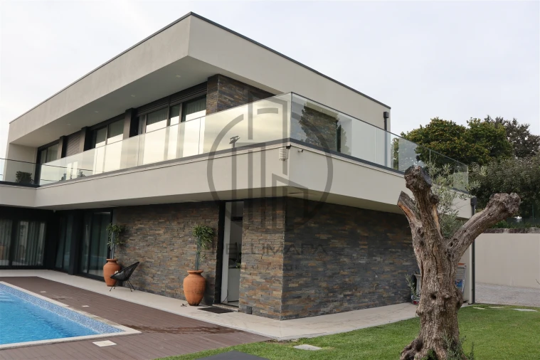 Moradia T4 para Venda em Louro Foto 60