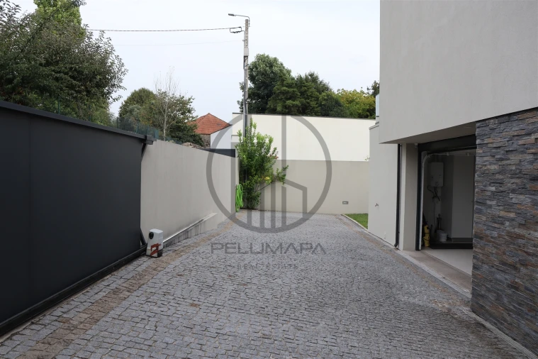 Moradia T4 para Venda em Louro Foto 58