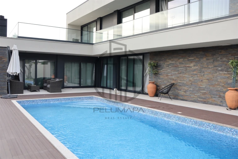 Moradia T4 para Venda em Louro Foto 54