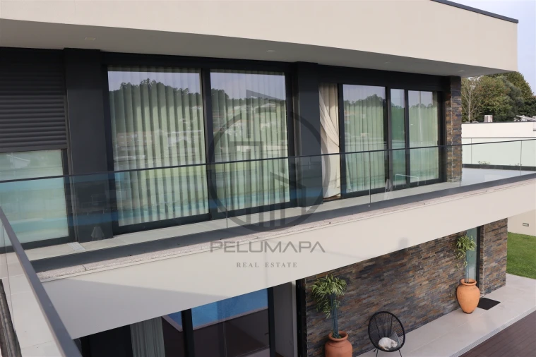 Moradia T4 para Venda em Louro Foto 37