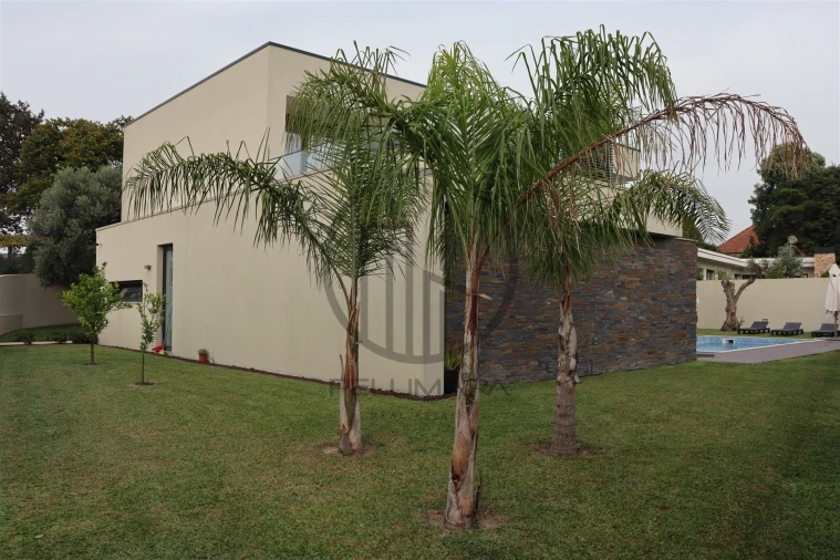 Moradia T4 para Venda em Louro Foto 56